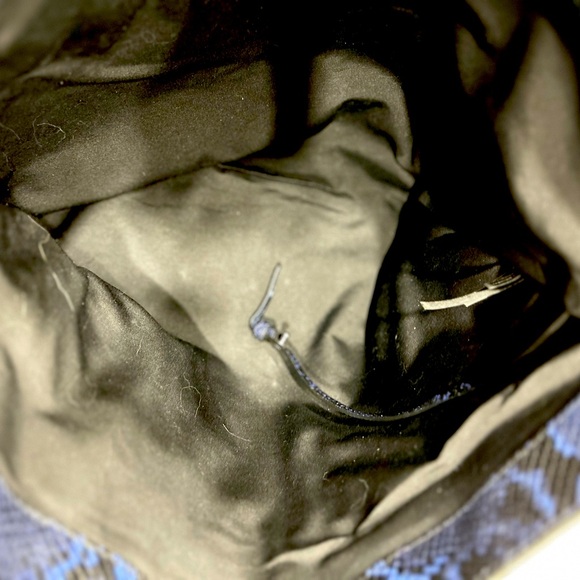 Marc Jacobs Authentic Large Blue/Black Python Embossed Leather Embellished Tote - Picture 12 of 15